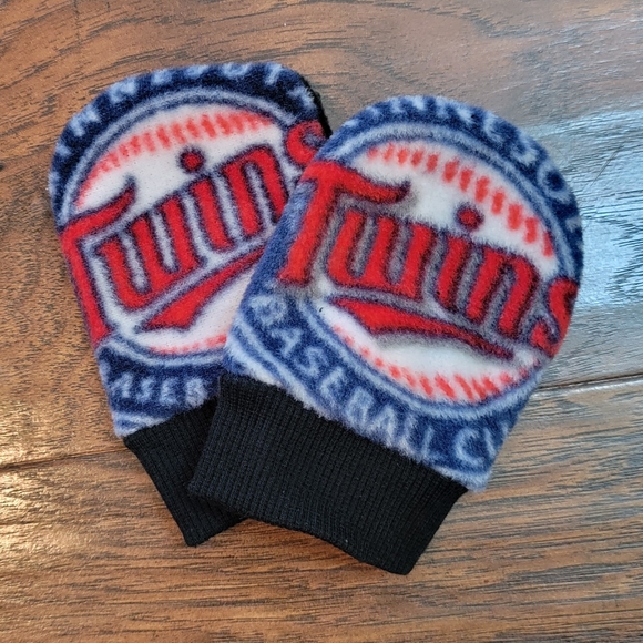 Minnesota Twins MLB Baseball Baby Fleece Mittens - Picture 1 of 5